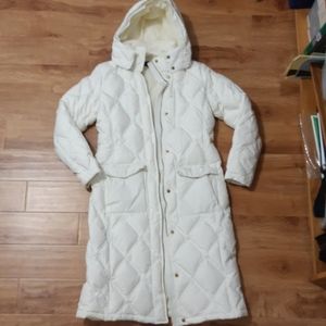 Goosedown Winter Coat. White, quilted with hood